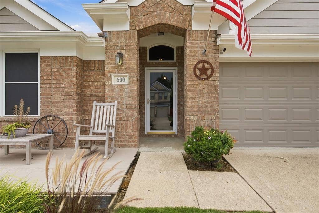 600 Crystal Falls Drive, McKinney, TX 75071 600 Crystal Falls Drive, McKinney, TX 75071