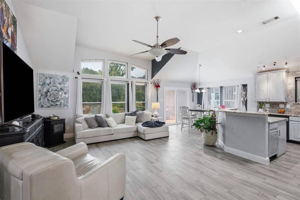 600 Crystal Falls Drive, McKinney, TX 75071 600 Crystal Falls Drive, McKinney, TX 75071