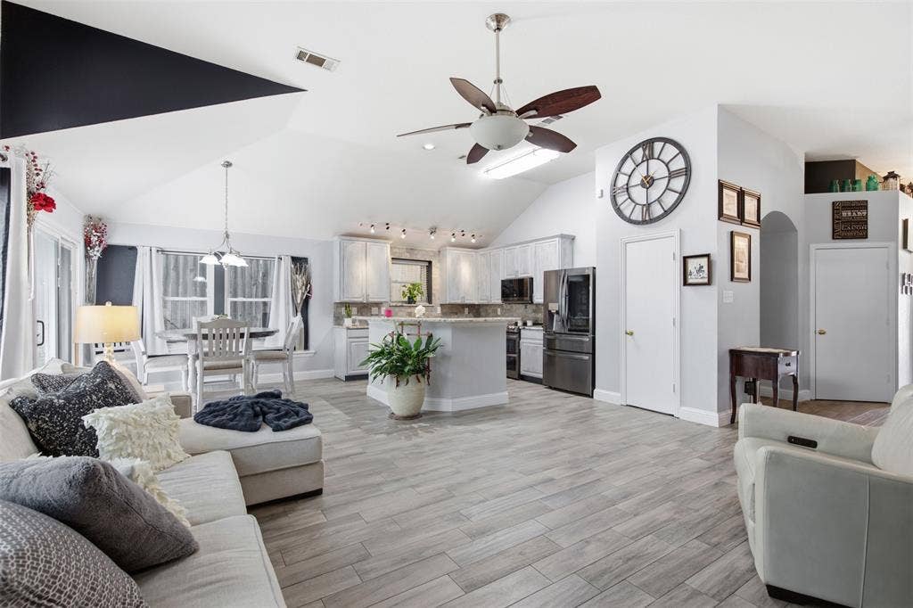 600 Crystal Falls Drive, McKinney, TX 75071 600 Crystal Falls Drive, McKinney, TX 75071