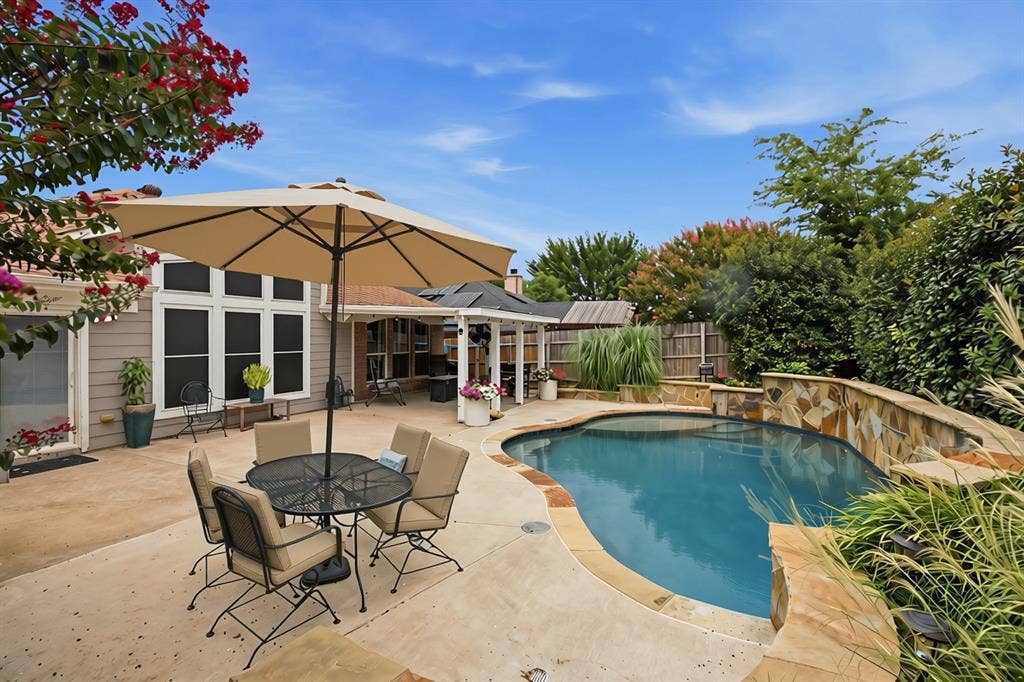 600 Crystal Falls Drive, McKinney, TX 75071 with umbrella up and cushions in place