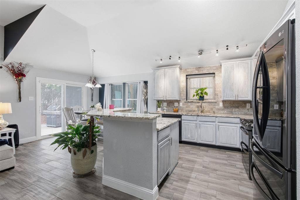 600 Crystal Falls Drive, McKinney, TX 75071 600 Crystal Falls Drive, McKinney, TX 75071