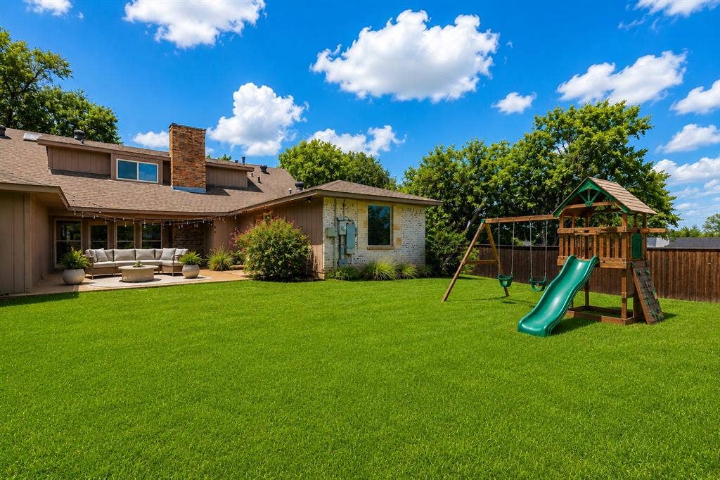 1433 Lincoln Place, Carrollton, TX 75006 oversized backyard