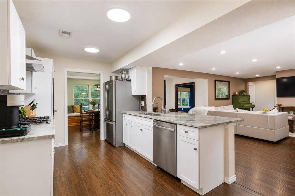 1433 Lincoln Place, Carrollton, TX 75006 1433 Lincoln Place, Carrollton, TX 75006