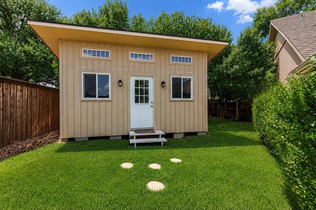 1433 Lincoln Place, Carrollton, TX 75006 separate guest house