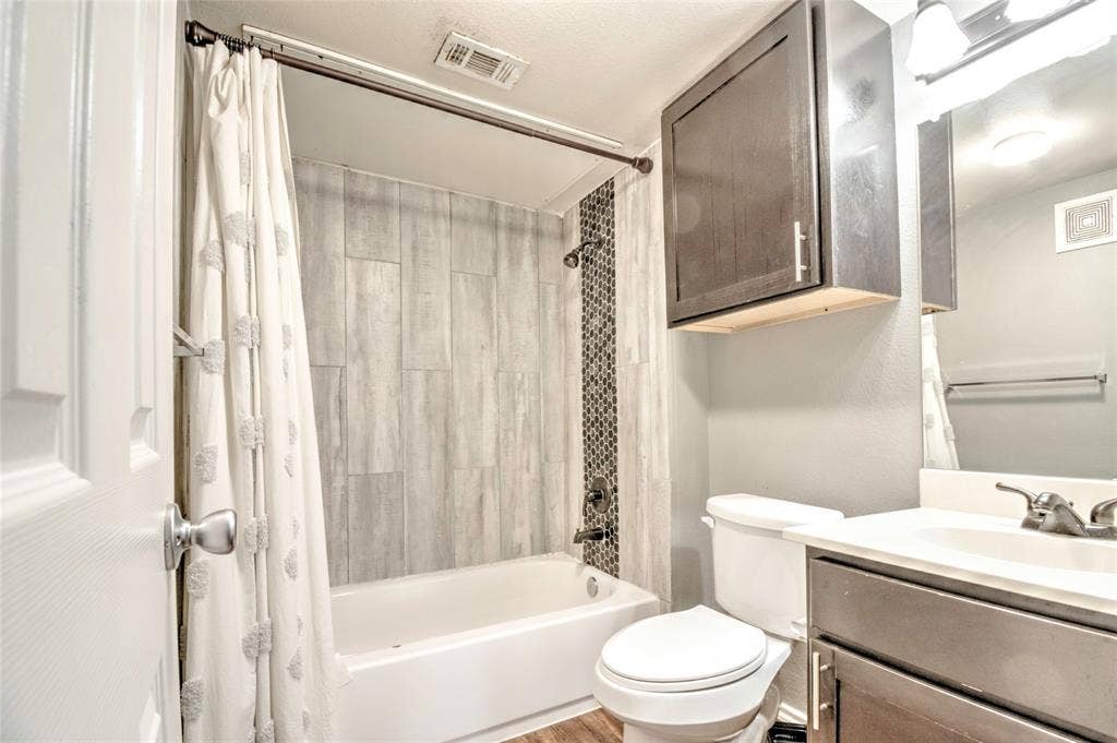 9831 Walnut Street, #209, Dallas, TX 75243 9831 Walnut Street, #209, Dallas, TX 75243