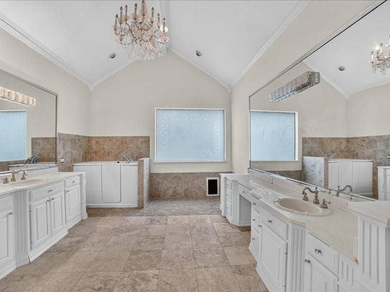 5201 Windjammer Road, Plano, TX 75093 Spacious primary bathroom featuring a vaulted ceiling and an ornate lighting package