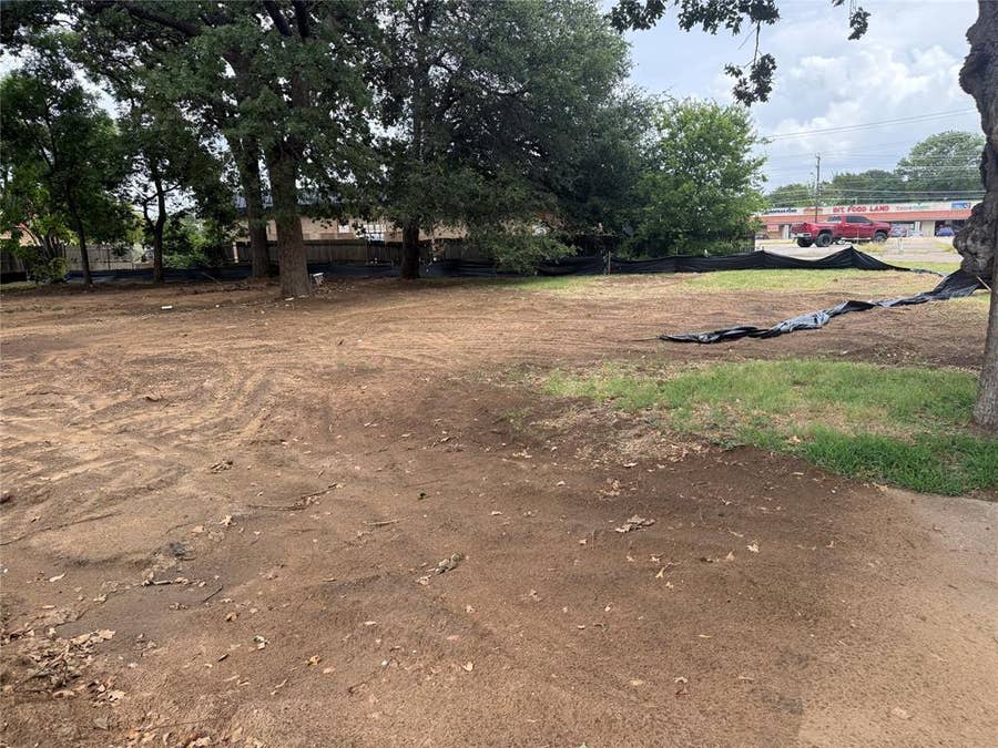 Property photo for 709 Lynda Lane, Arlington, TX