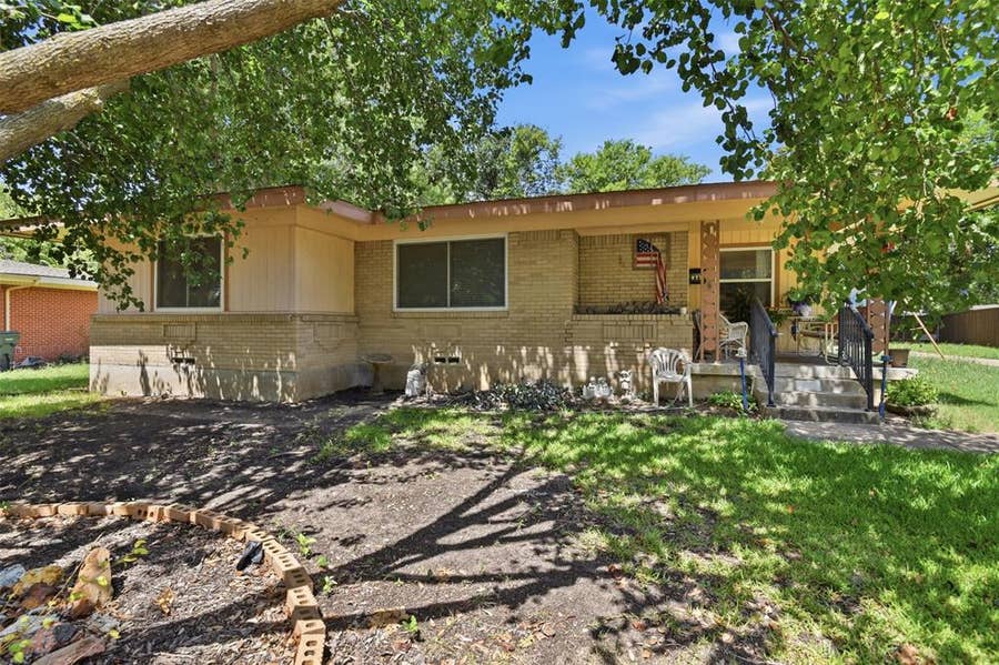 Property photo for 913 Blossom Circle, Garland, TX