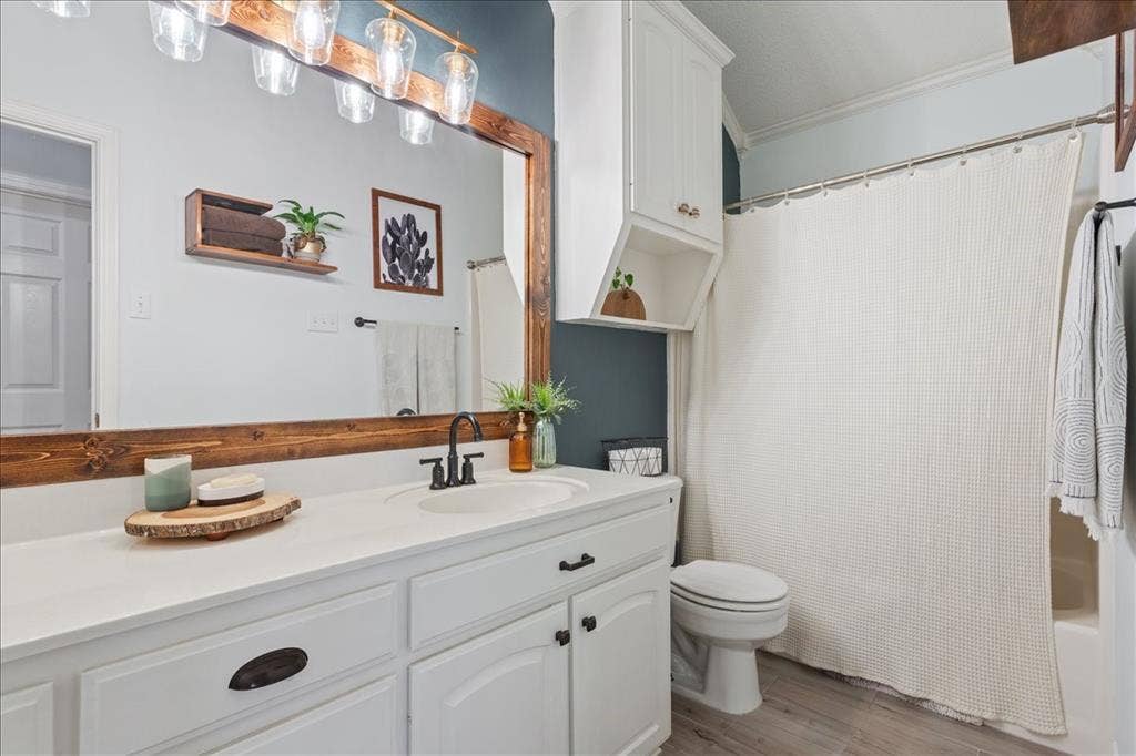 10308 Eagle Mountain Drive, Waco, TX 76712 Bathroom