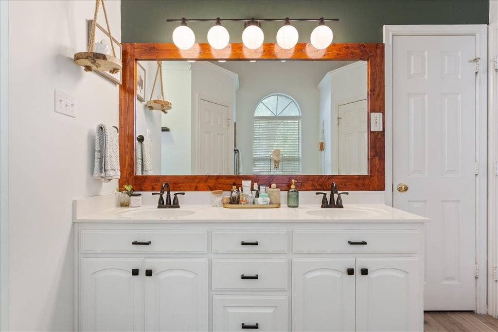 10308 Eagle Mountain Drive, Waco, TX 76712 White dual vanity with quartz countertop, inset sinks, and matte black hardware