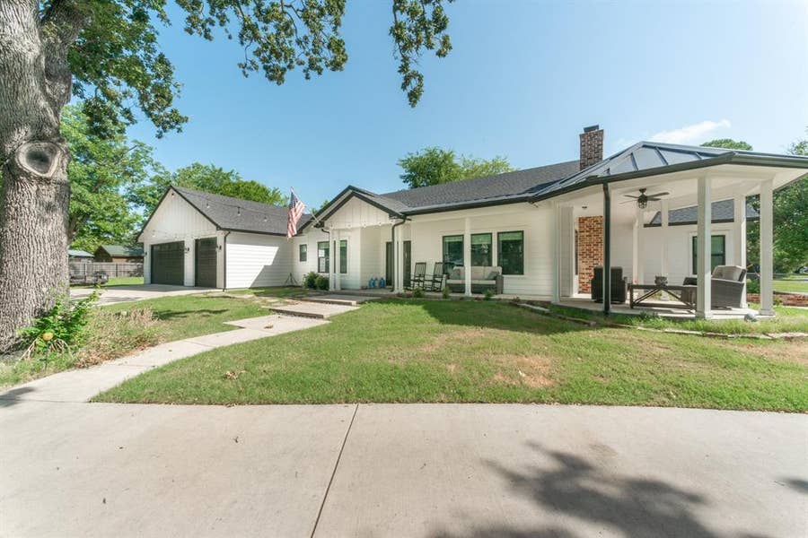 Property photo for 131 Lakeway Lane, Gun Barrel City, TX