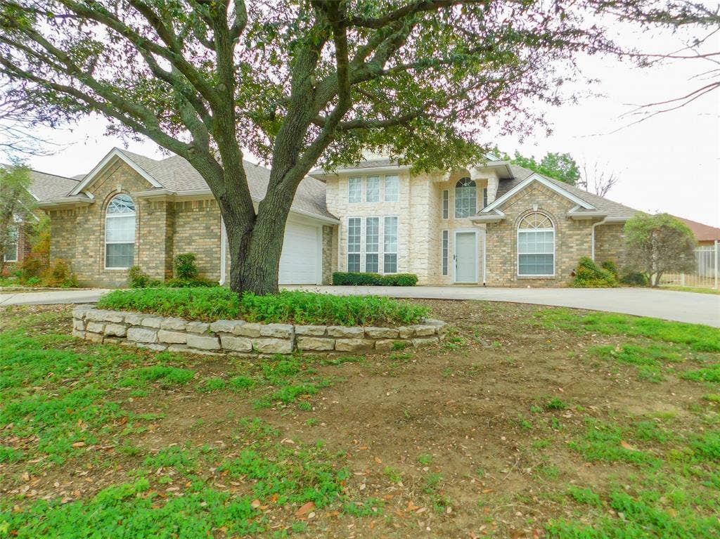 502 Hillcrest Lane, Krum, TX 76249