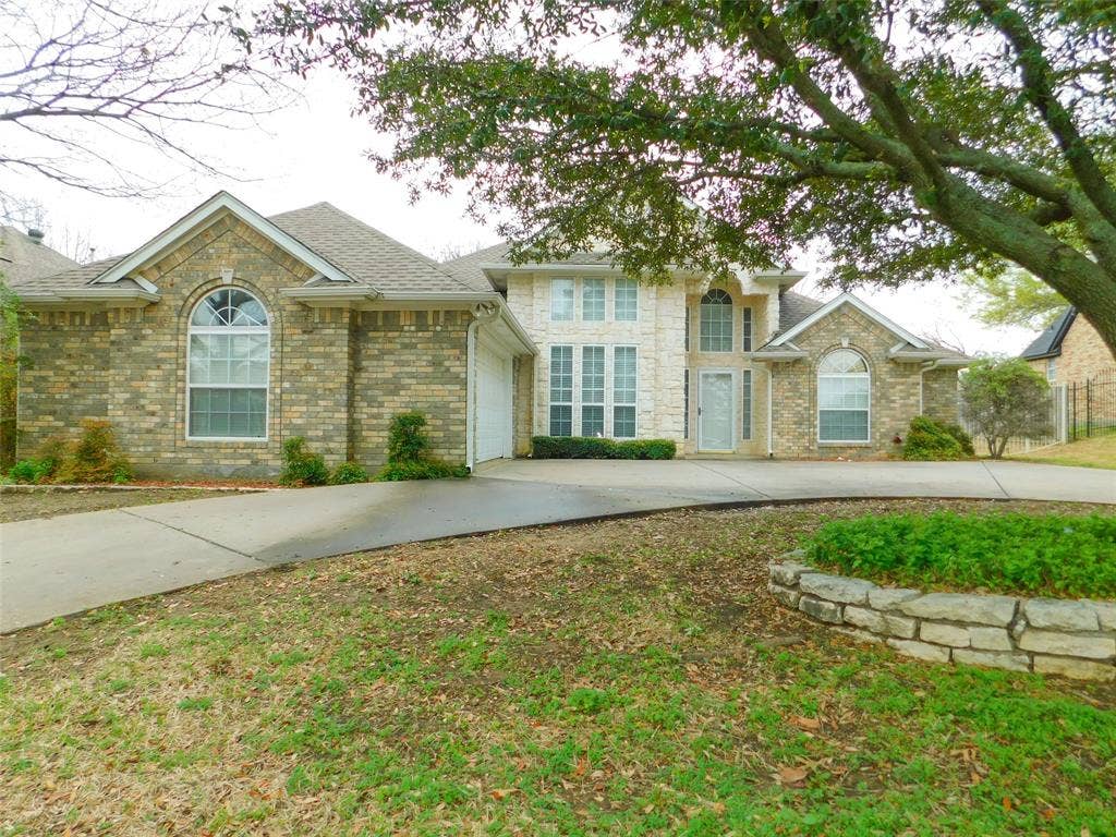 502 Hillcrest Lane, Krum, TX 76249
