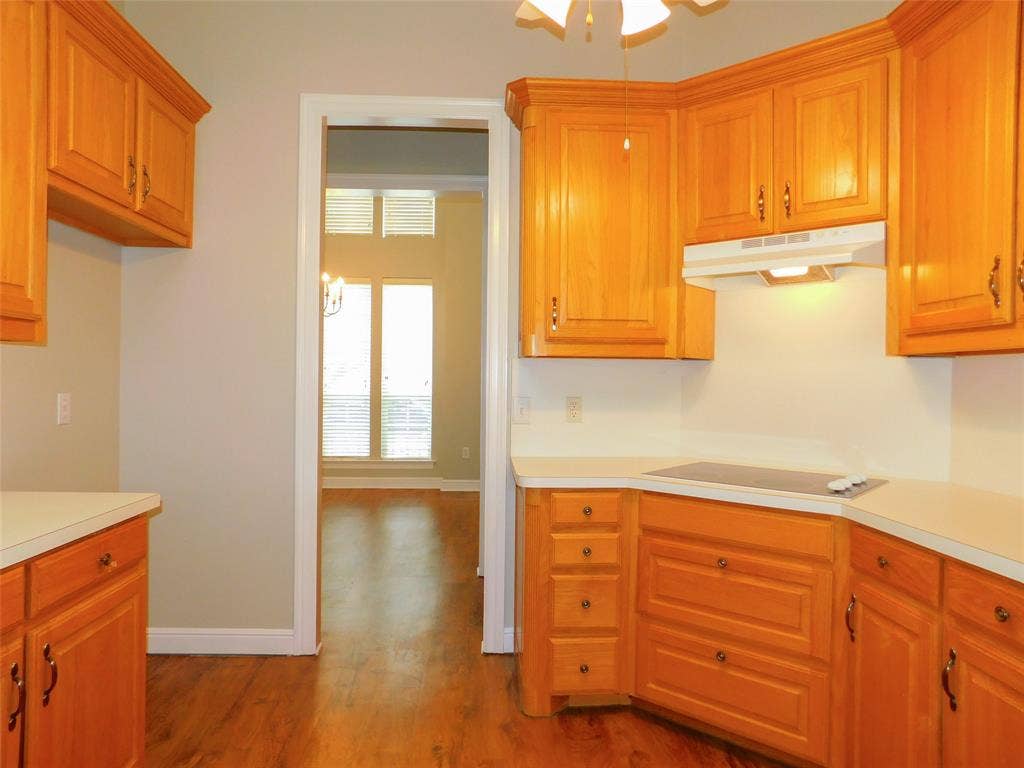 502 Hillcrest Lane, Krum, TX 76249