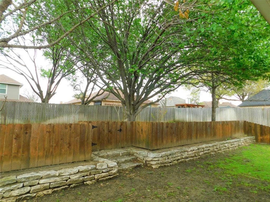 502 Hillcrest Lane, Krum, TX 76249