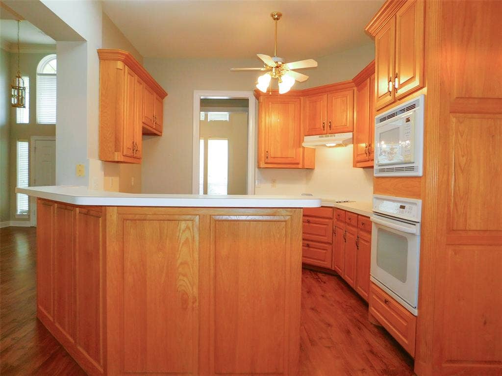 502 Hillcrest Lane, Krum, TX 76249