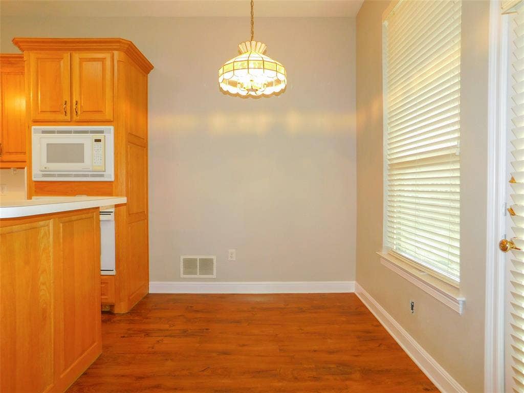 502 Hillcrest Lane, Krum, TX 76249