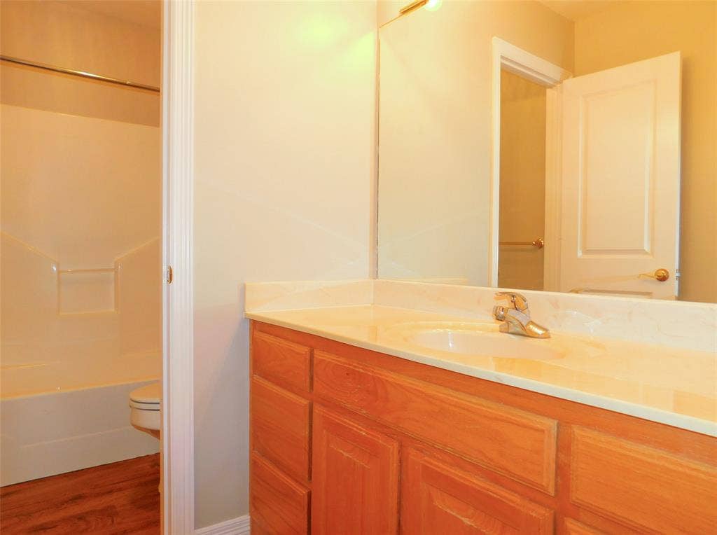 502 Hillcrest Lane, Krum, TX 76249