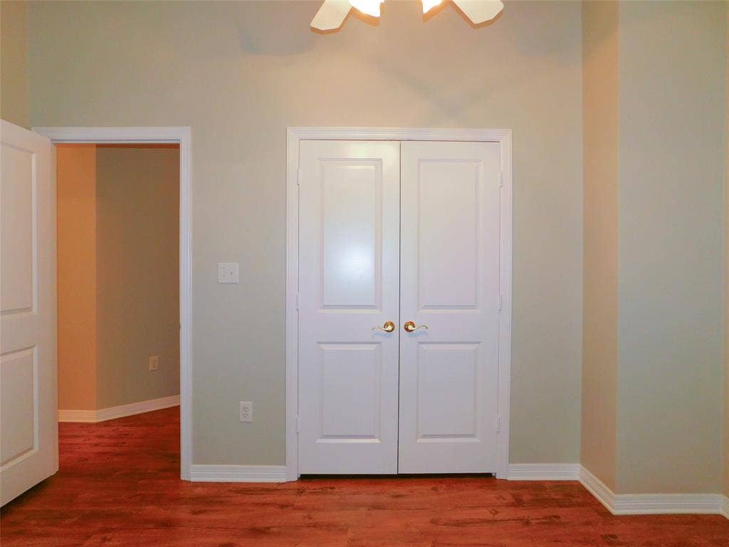 502 Hillcrest Lane, Krum, TX 76249