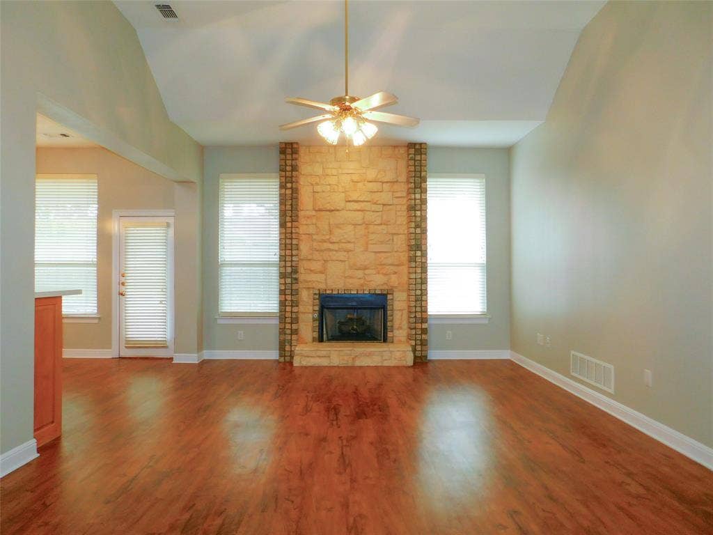502 Hillcrest Lane, Krum, TX 76249