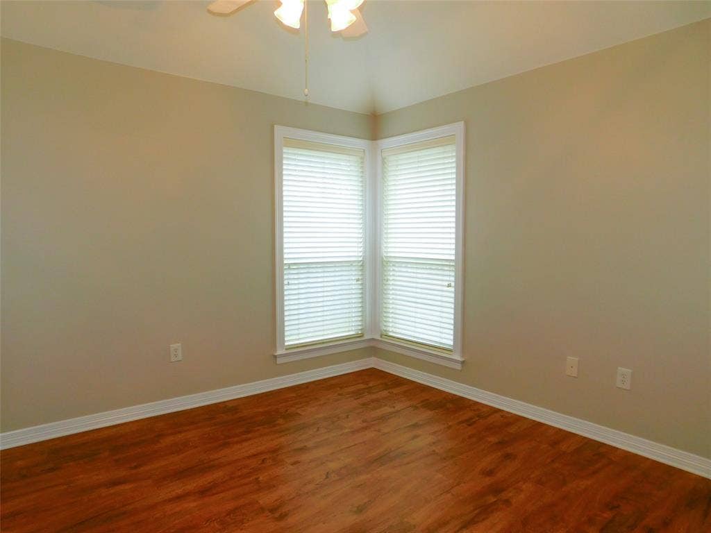 502 Hillcrest Lane, Krum, TX 76249