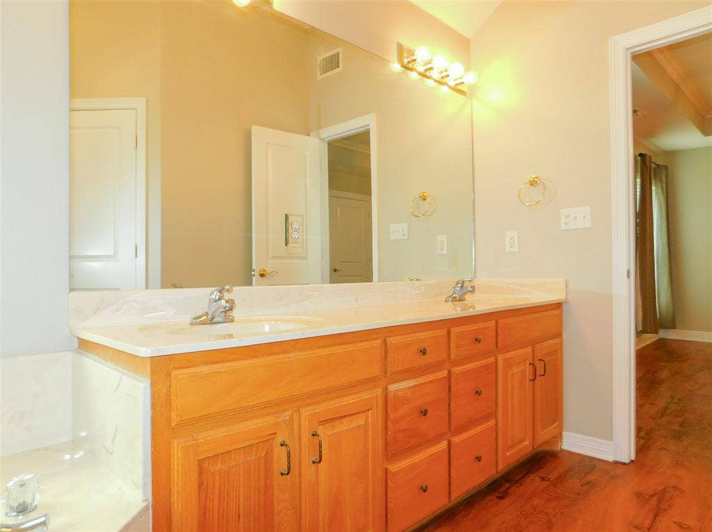 502 Hillcrest Lane, Krum, TX 76249