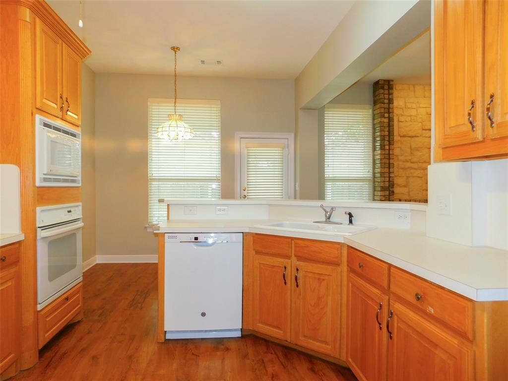 502 Hillcrest Lane, Krum, TX 76249