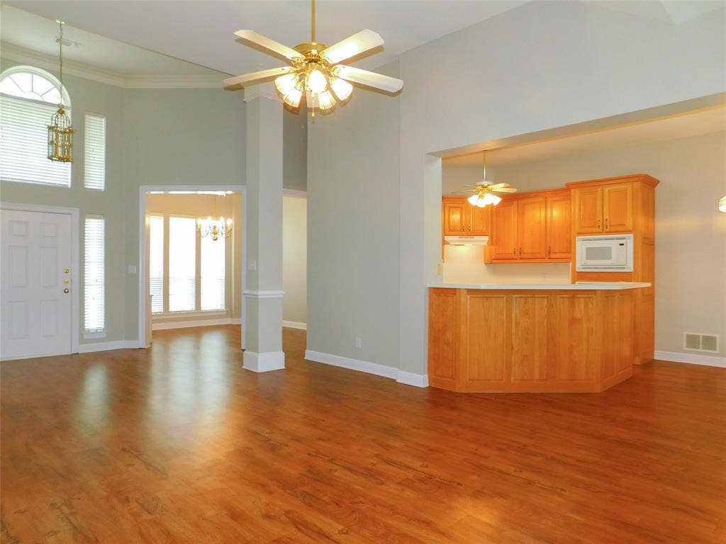 502 Hillcrest Lane, Krum, TX 76249