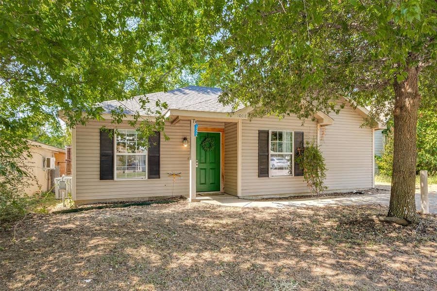 Property photo for 1008 E Prairie Street, Denton, TX