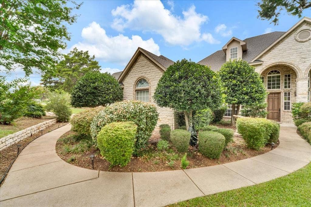 2201 Somerset, Midlothian, TX 76065 2201 Somerset, Midlothian, TX 76065
