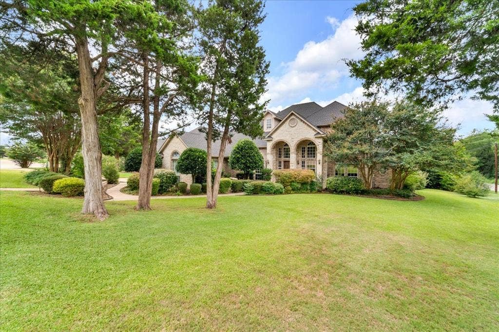 2201 Somerset, Midlothian, TX 76065 2201 Somerset, Midlothian, TX 76065