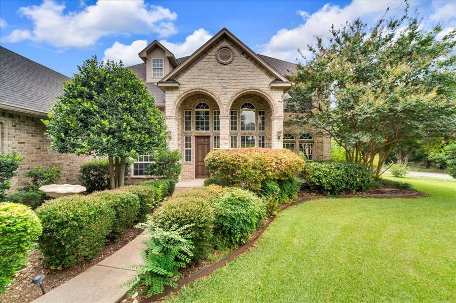 Property photo for 2201 Somerset, Midlothian, TX