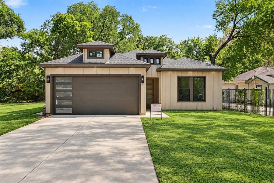 Property photo for 3804 De Maggio Avenue, Dallas, TX