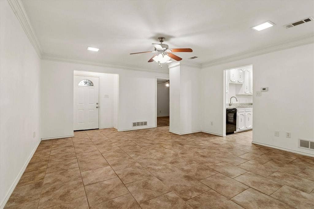 3318 Wells Drive, Plano, TX 75093 3318 Wells Drive, Plano, TX 75093