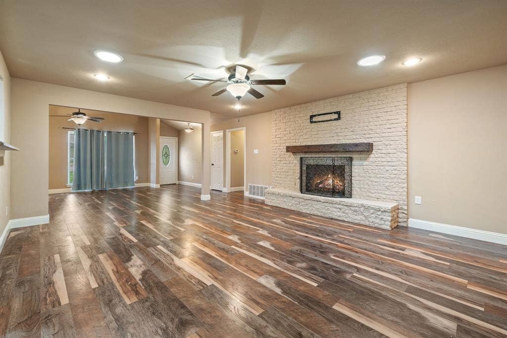 1217 W Redbud Drive, Hurst, TX 76053 1217 W Redbud Drive, Hurst, TX 76053