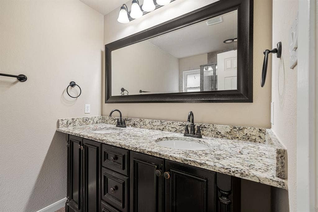 1217 W Redbud Drive, Hurst, TX 76053 1217 W Redbud Drive, Hurst, TX 76053