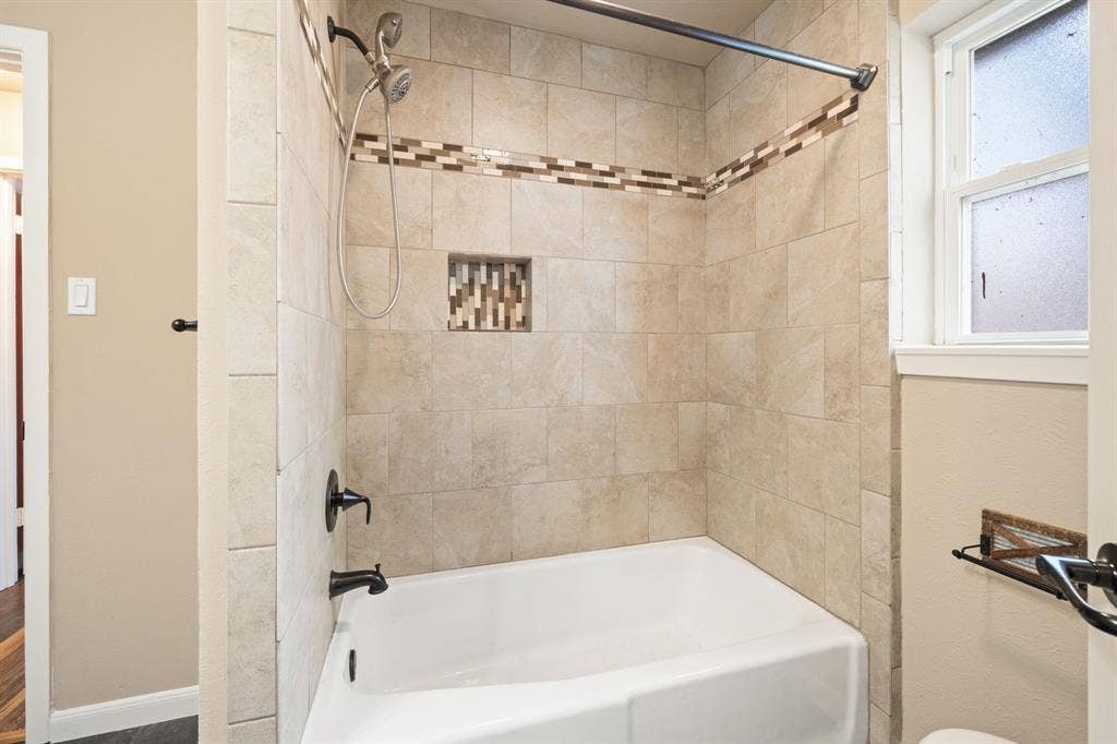 1217 W Redbud Drive, Hurst, TX 76053 1217 W Redbud Drive, Hurst, TX 76053