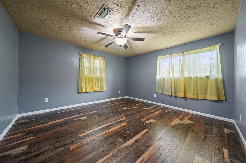 1217 W Redbud Drive, Hurst, TX 76053 1217 W Redbud Drive, Hurst, TX 76053