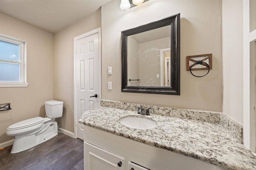 1217 W Redbud Drive, Hurst, TX 76053 1217 W Redbud Drive, Hurst, TX 76053