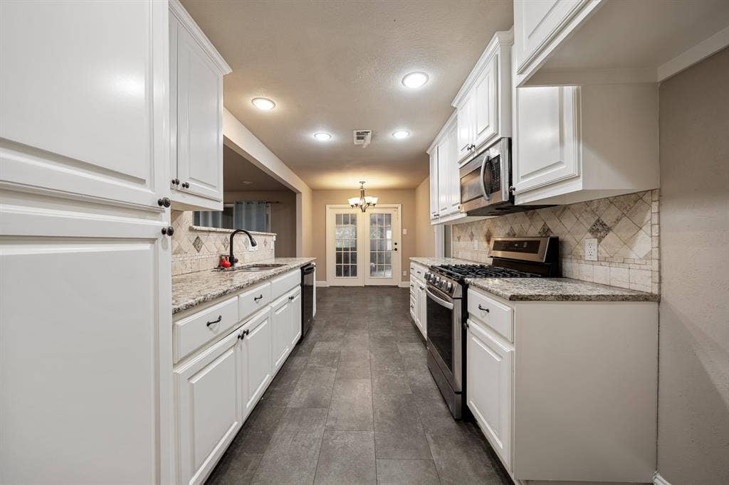 1217 W Redbud Drive, Hurst, TX 76053 1217 W Redbud Drive, Hurst, TX 76053