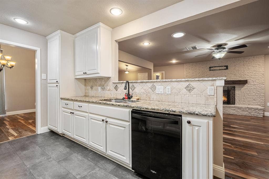 1217 W Redbud Drive, Hurst, TX 76053 1217 W Redbud Drive, Hurst, TX 76053