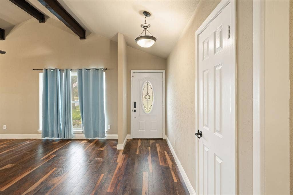 1217 W Redbud Drive, Hurst, TX 76053 1217 W Redbud Drive, Hurst, TX 76053