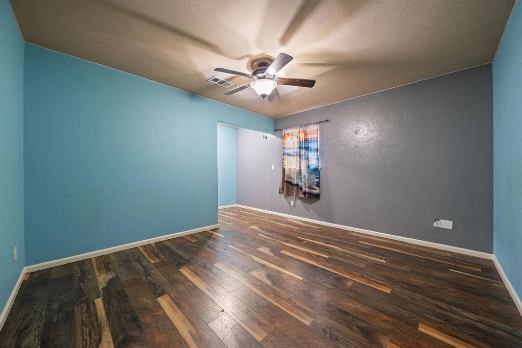 1217 W Redbud Drive, Hurst, TX 76053 1217 W Redbud Drive, Hurst, TX 76053