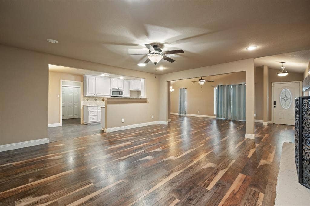 1217 W Redbud Drive, Hurst, TX 76053 1217 W Redbud Drive, Hurst, TX 76053