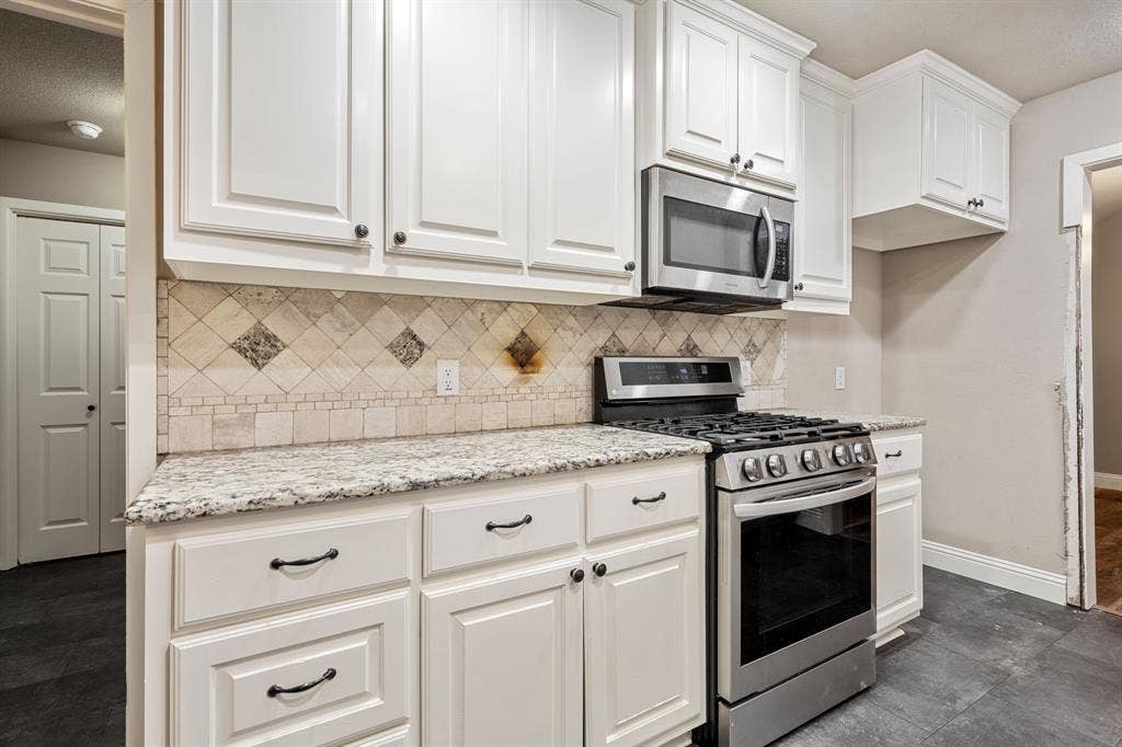 1217 W Redbud Drive, Hurst, TX 76053 1217 W Redbud Drive, Hurst, TX 76053