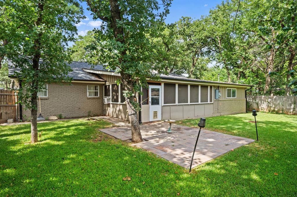 1217 W Redbud Drive, Hurst, TX 76053 1217 W Redbud Drive, Hurst, TX 76053