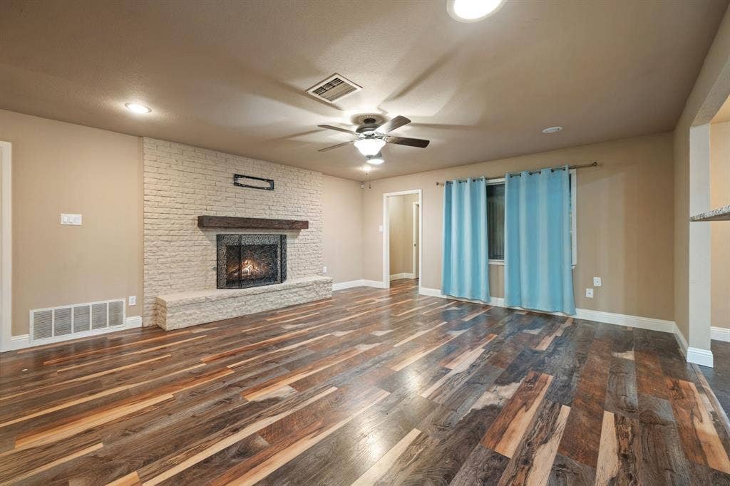 1217 W Redbud Drive, Hurst, TX 76053 1217 W Redbud Drive, Hurst, TX 76053