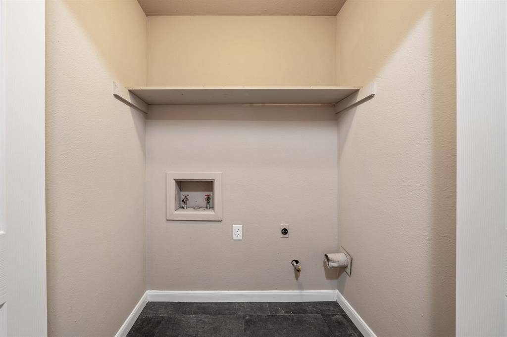 1217 W Redbud Drive, Hurst, TX 76053 1217 W Redbud Drive, Hurst, TX 76053