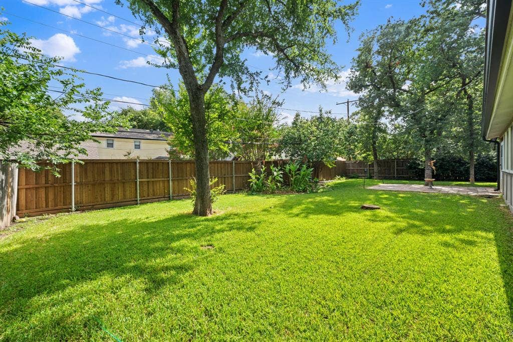 1217 W Redbud Drive, Hurst, TX 76053 1217 W Redbud Drive, Hurst, TX 76053