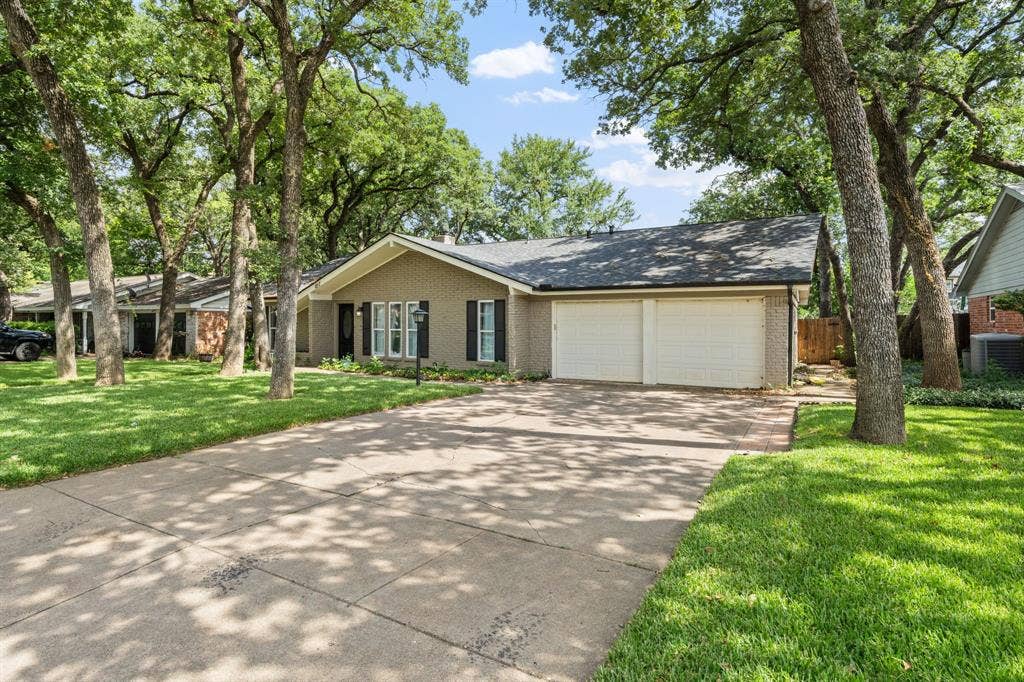 1217 W Redbud Drive, Hurst, TX 76053 1217 W Redbud Drive, Hurst, TX 76053